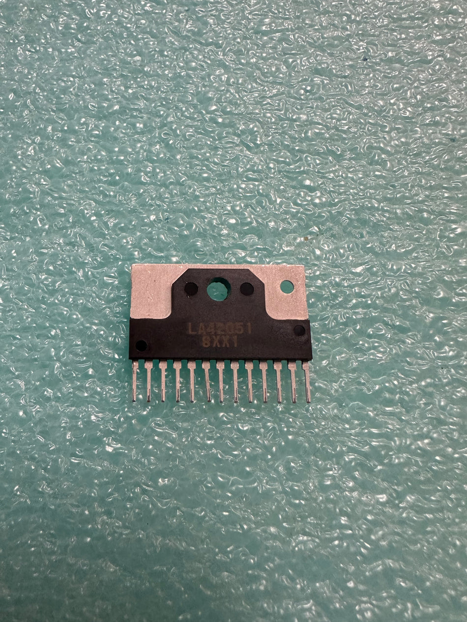 LA42051 SANYO NEW IC
