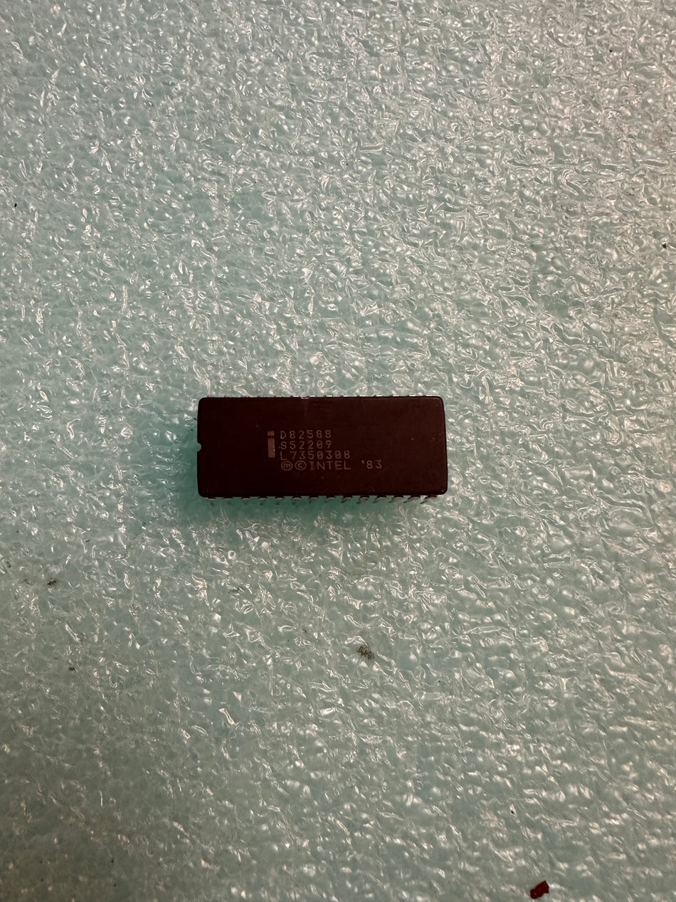 D82588 INTEL IC